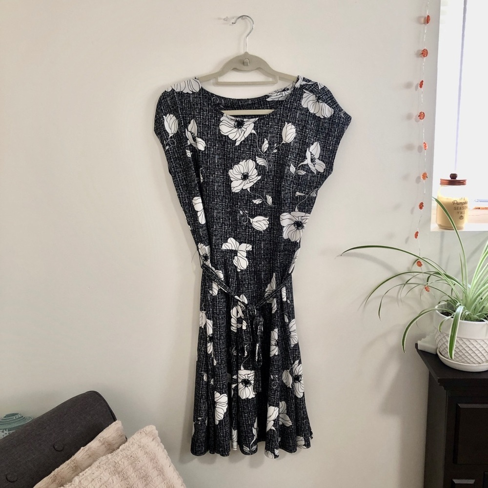 Mandy Evans Belted Dress - Picture 3 of 5